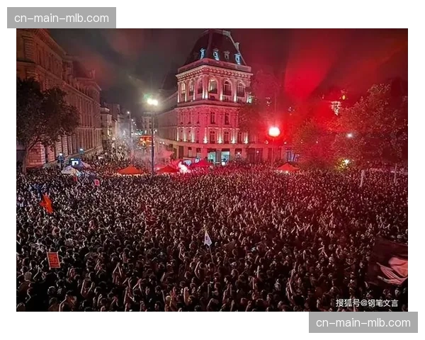 法国警方通报：已抓获涉嫌在巴黎主场外袭击客队球迷的极端组织成员