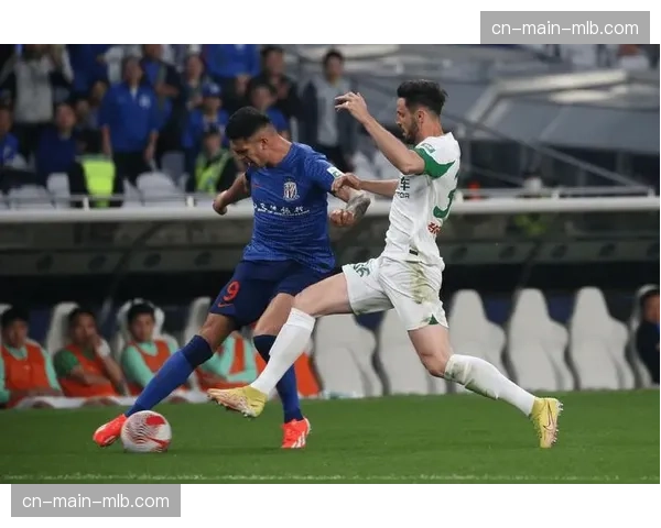 替补席的落寞：格策目睹球队失利后低头不语