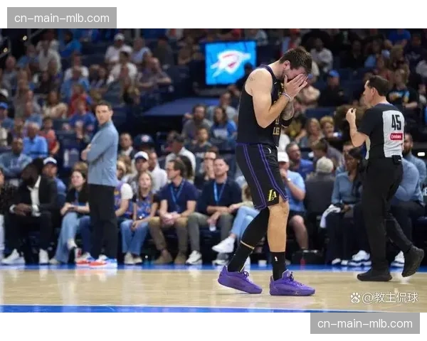 湖人双核报销：东契奇左腿筋二级拉伤，里夫斯腹斜肌拉伤缺席常规赛剩余比赛